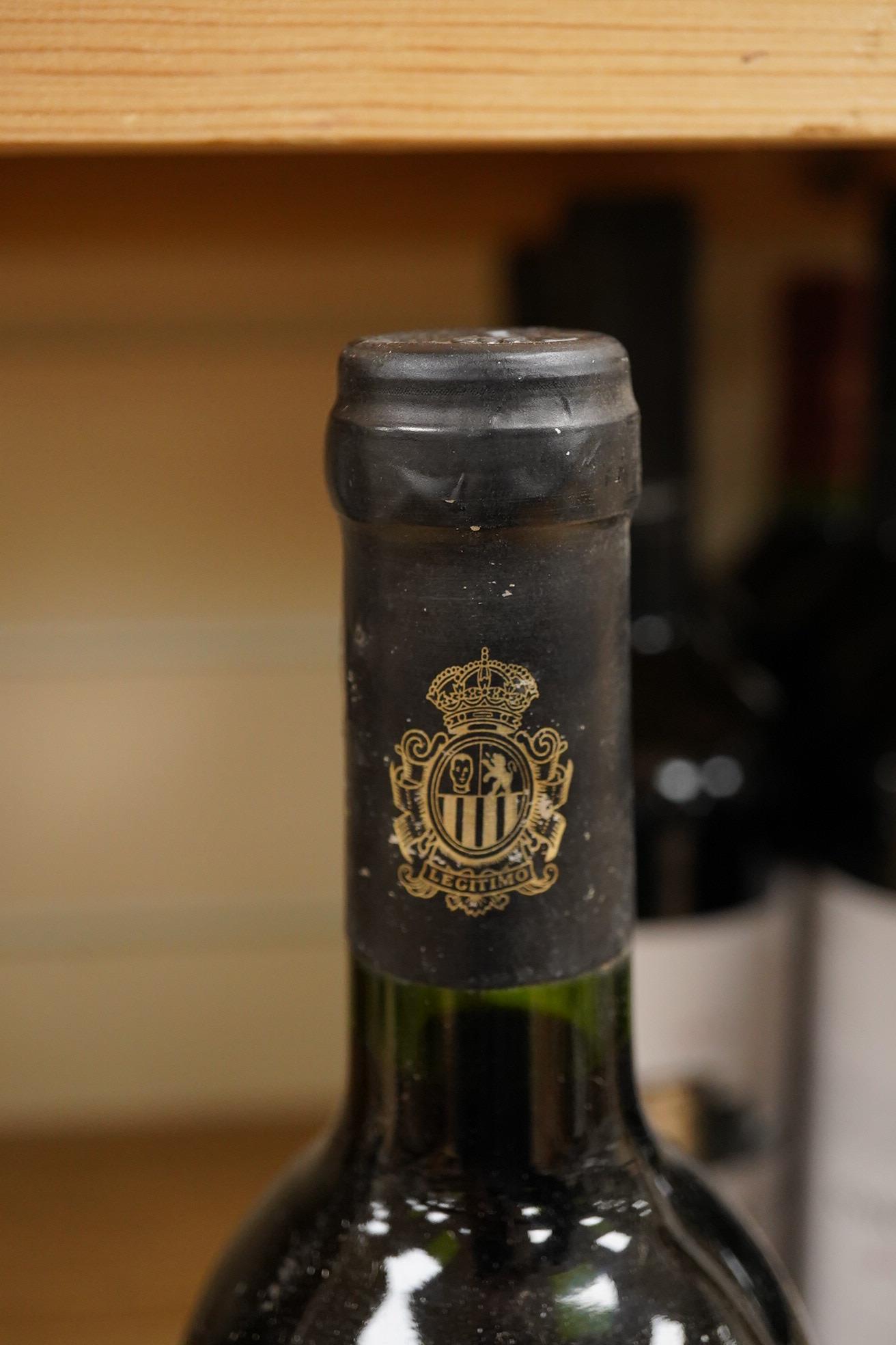 Twelve assorted Spanish wines including five Esteban Martin Carinena, 2020 and three El Bromberg, Carinena, 2002.